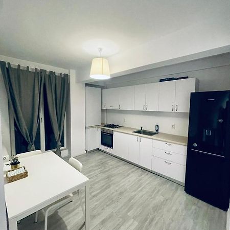 Santorini Residence Apartment Otopeni Εξωτερικό φωτογραφία